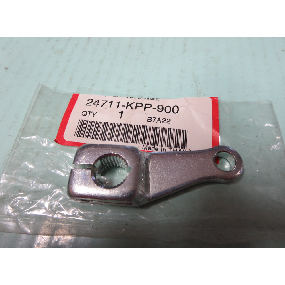 HONDA CBR 125 04-13 VİTES MİLİ KULAĞI 24711-KPP-900